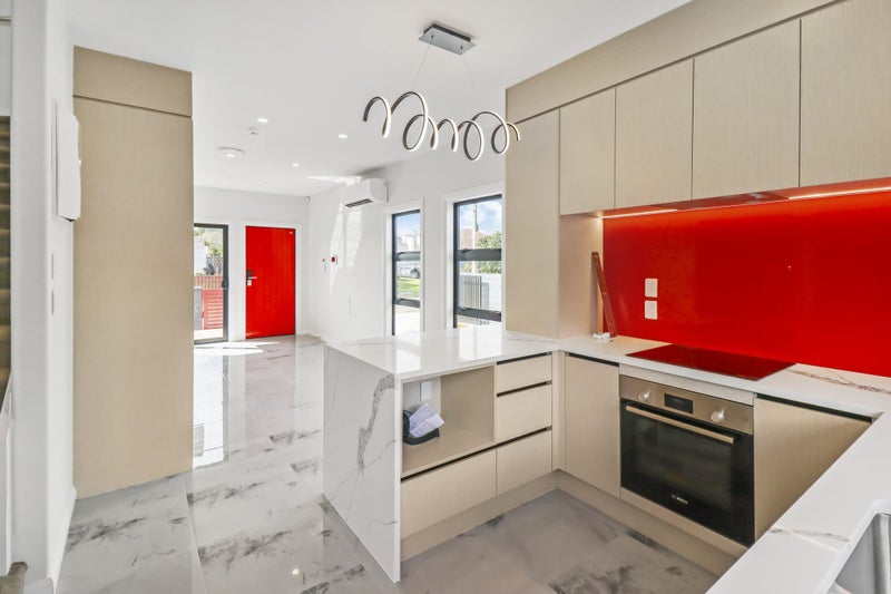 6/1 Sandra Avenue, Otara, Auckland - Carousel 1