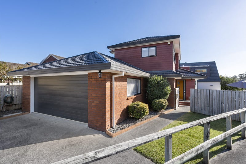 1/42 Headcorn Place, Botany Downs, Auckland - Carousel 1