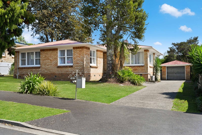 8 Clark Place, Hillcrest, Hamilton - Carousel 1