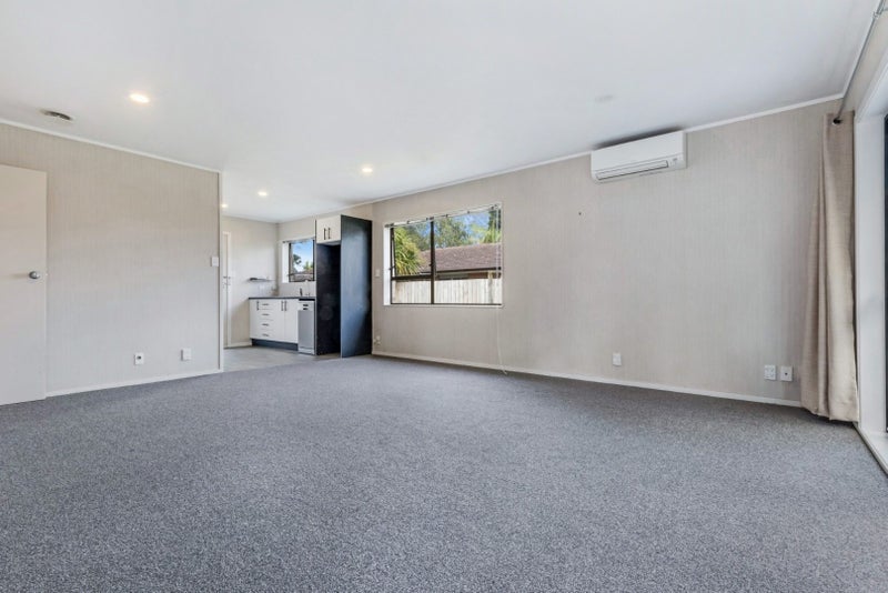 2/11 Beaumaris Way, Conifer Grove, Takanini - Carousel 2