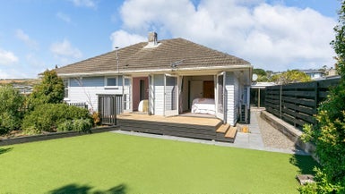 37 Lynda Avenue, Paparangi, Wellington - Carousel 1