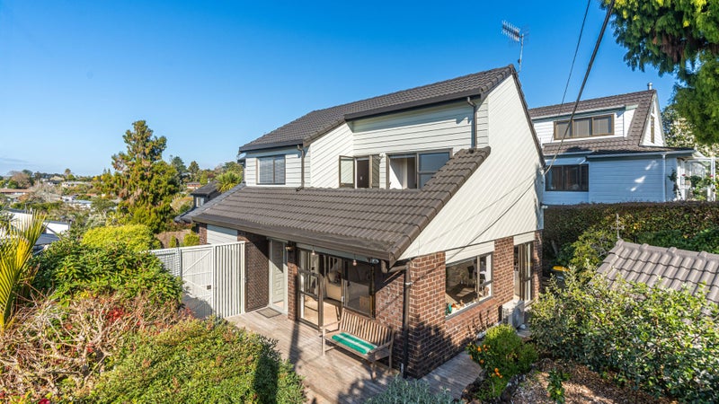 1/8A West Lynn Road, Titirangi, Auckland - Carousel 1