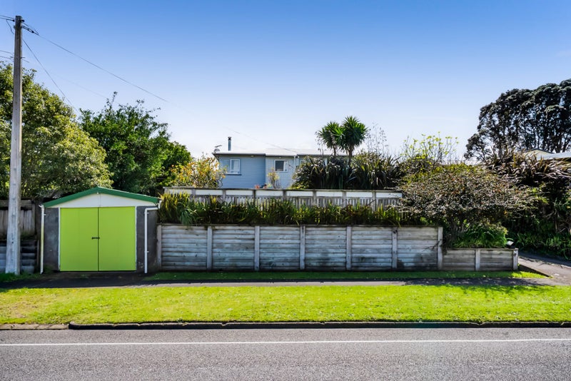 96 Omata Road, Marfell, New Plymouth - Carousel 1