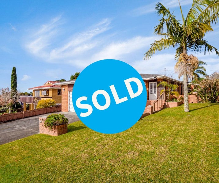 31 Petrel Place, Massey, Auckland - Carousel 1