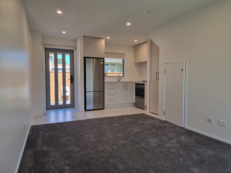 5/318 Oxford Terrace, Avalon, Lower Hutt - Carousel 2