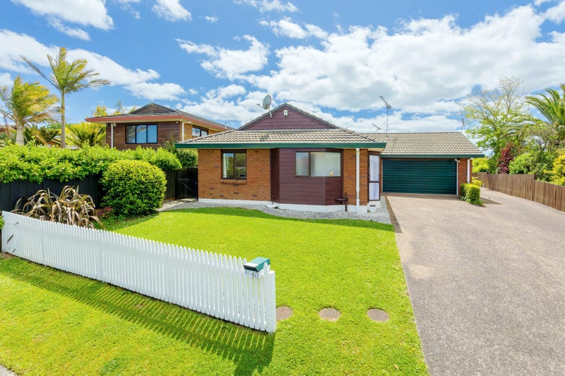 1/40 Channing Crescent, Botany Downs, Auckland - Carousel 1