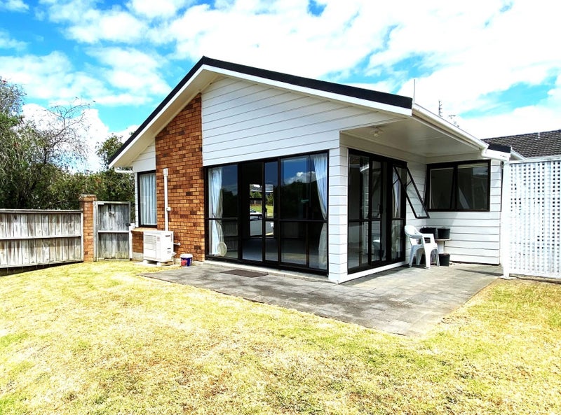 1/15 Kurnell Drive, Botany Downs, Auckland - Carousel 1