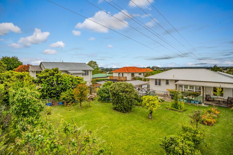 50 Roberts Road, Te Atatu South, Auckland - Carousel 2