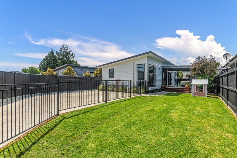 54 Exeter Crescent, Takaro, Palmerston North - Carousel 1