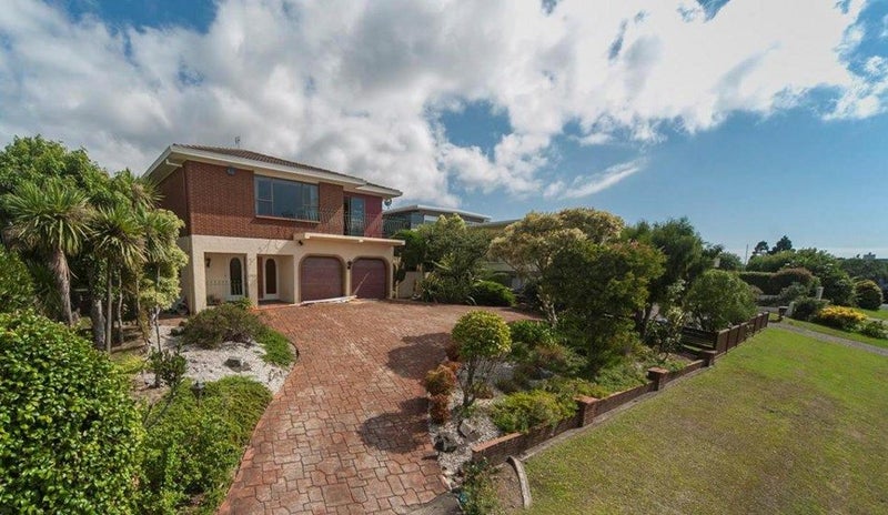 7 Marama Street, Castor Bay, Auckland - Carousel 1