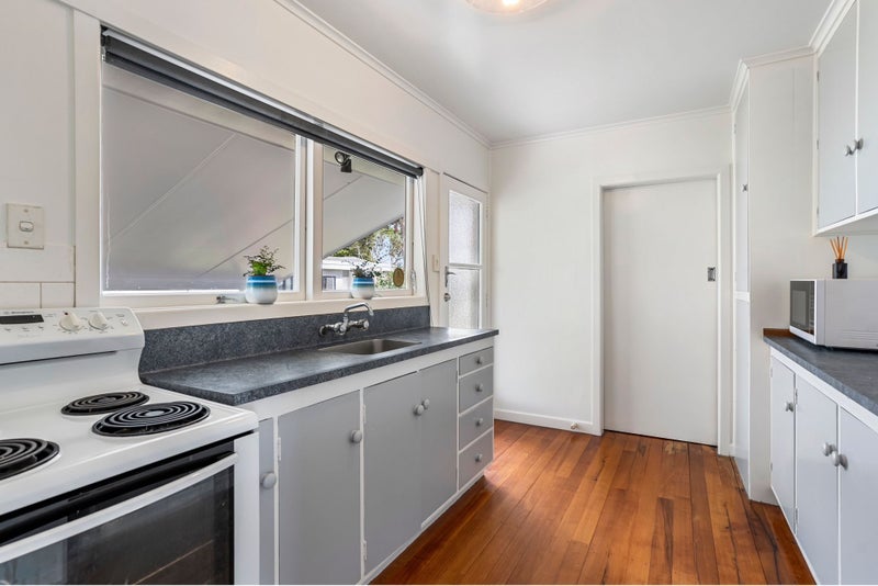 15 Levesque Street, Birkdale, Auckland - Carousel 2