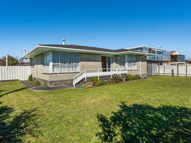 2 Carver Place, Lynmouth, New Plymouth - Carousel 1