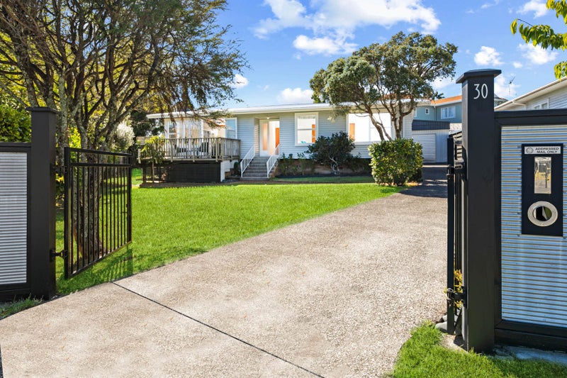 30 Sunray Avenue, Titirangi, Auckland - Carousel 1