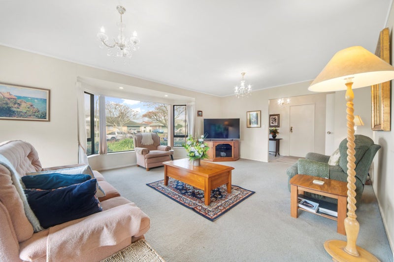 6 Gairloch Place, Wattle Downs, Auckland - Carousel 2