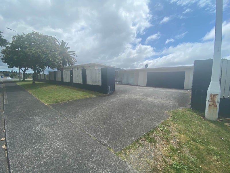 40 Seymour Road, Sunnyvale, Auckland - Carousel 2