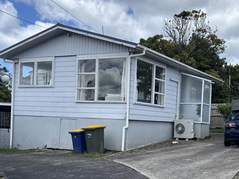 2/867 East Coast Road, Northcross, Auckland - Carousel 1