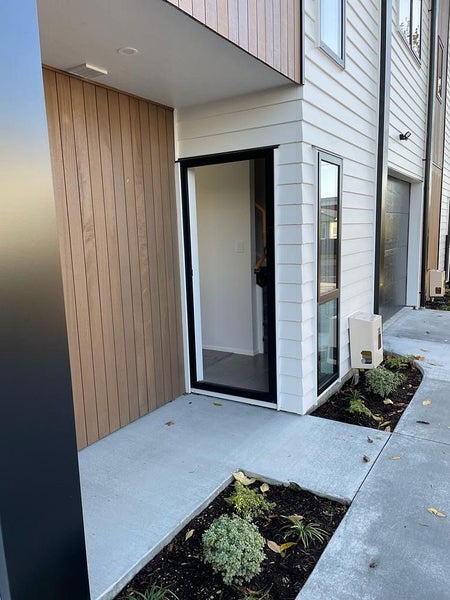 2/54 Wellington Street, Hamilton East, Hamilton - Carousel 2