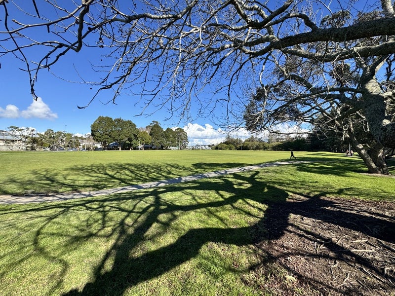 1/8 Heather Place, Sunnynook, Auckland - Carousel 17