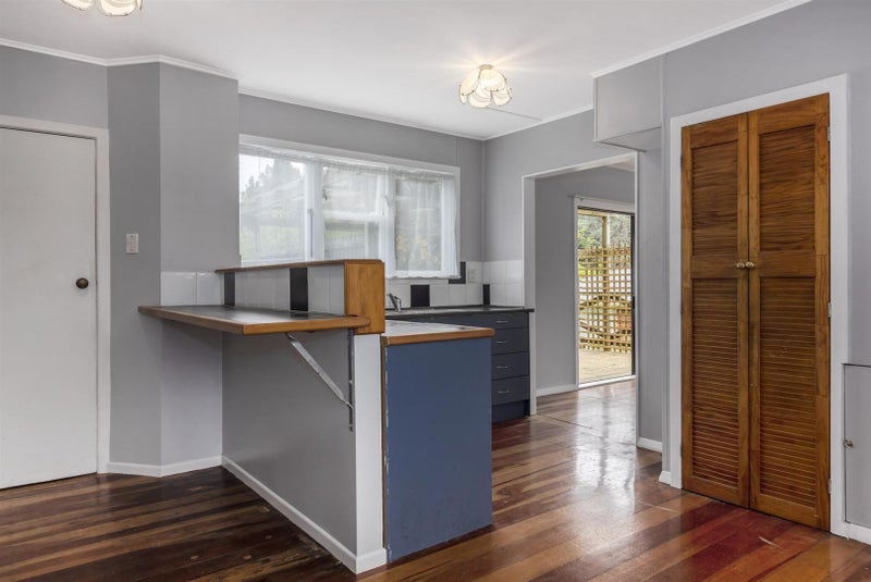 21 York Place, Cannons Creek, Porirua - Carousel 2