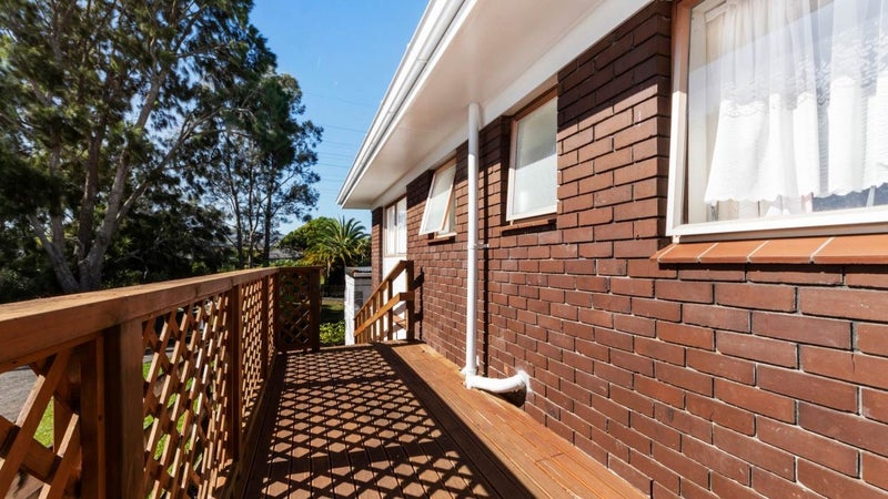 2/4 Landseer Place, Mount Roskill, Auckland - Carousel 1