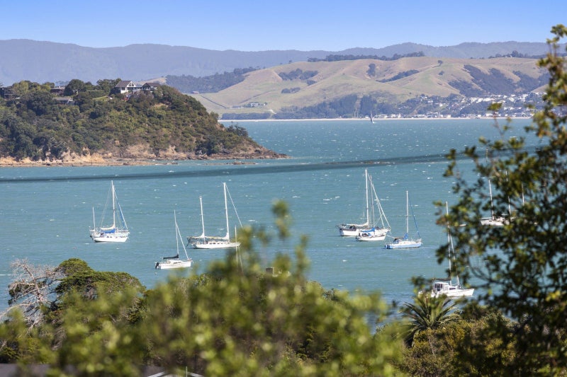 10 Tahatai Road, Oneroa, Waiheke Island - Carousel 2