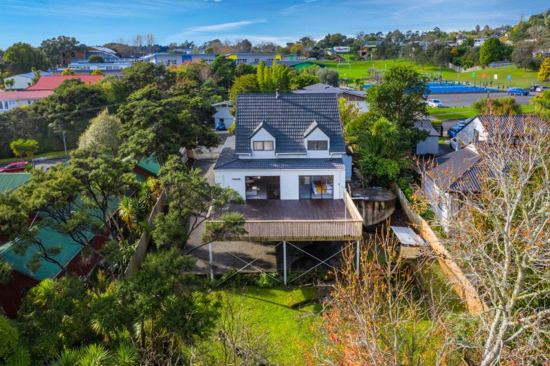 1 Sunnyview Road, Greenhithe, Auckland - Carousel 1