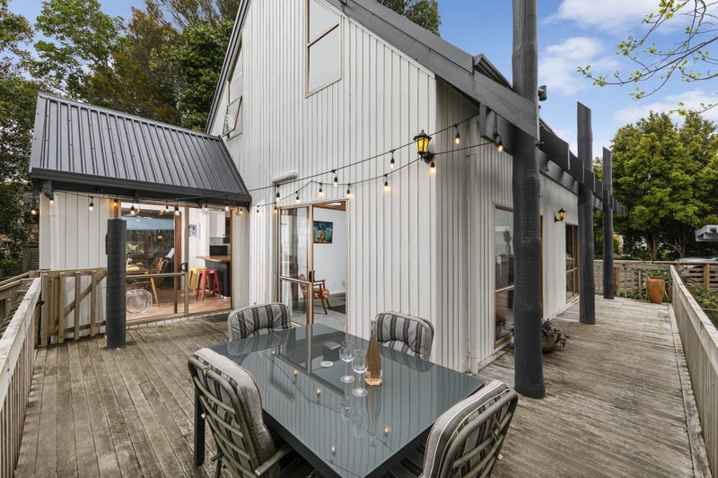 2/7 Springfield Street, Forrest Hill, Auckland - Carousel 2