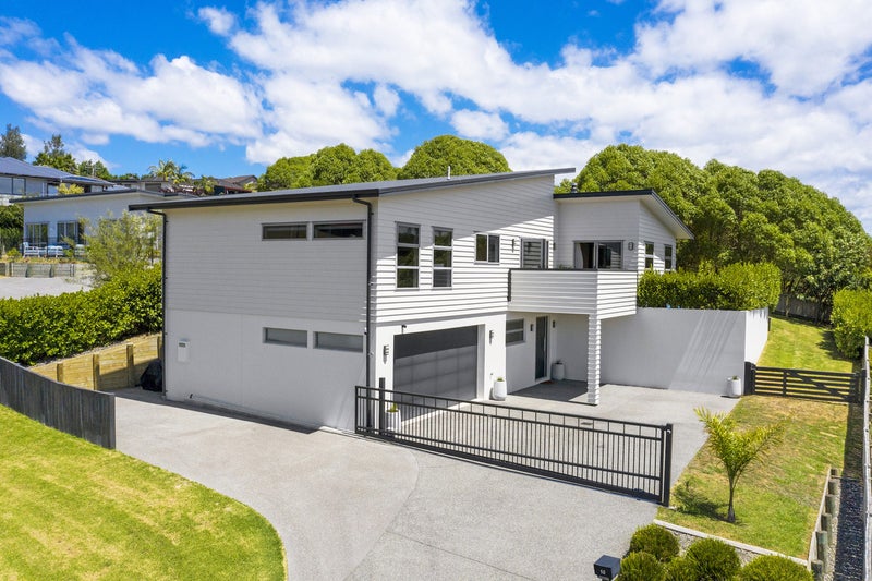 10 Danny Place, Pyes Pa, Tauranga - Carousel 1