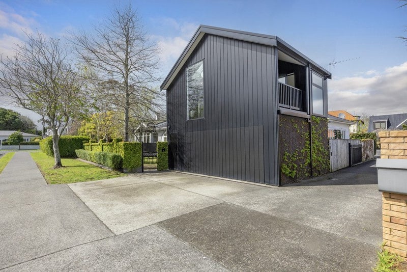 4 Kingsway, Three Kings, Auckland - Carousel 2