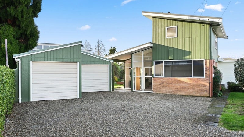 20 Somme Crescent, Hillcrest, Hamilton - Carousel 1