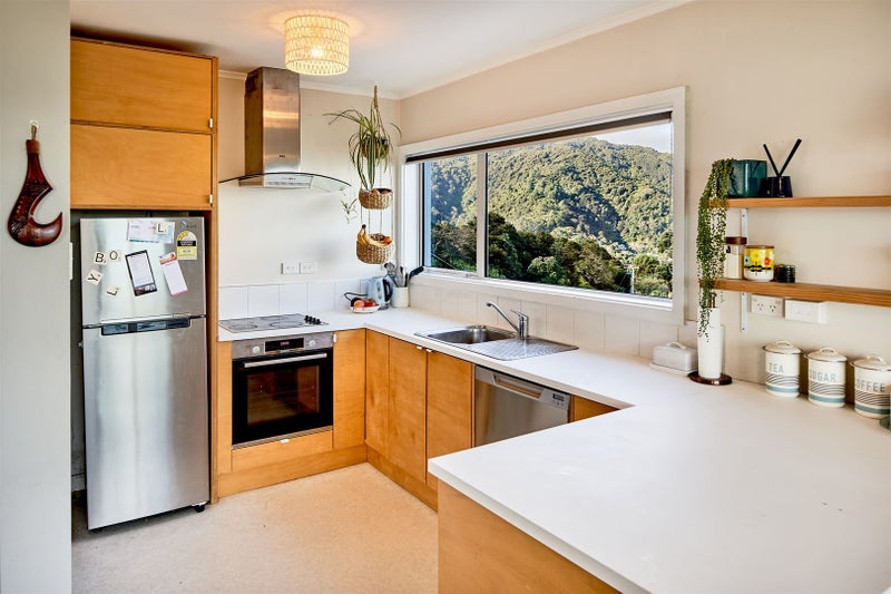 8C Nikau Road, Point Howard, Lower Hutt - Carousel 1