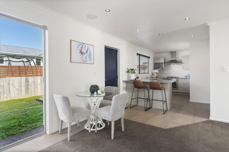 2 Zefiro Drive, Massey, Auckland - Carousel 2