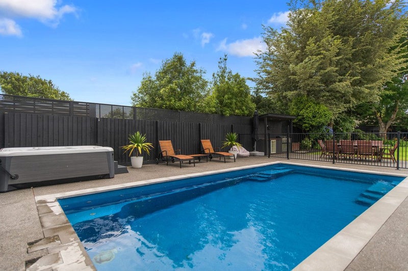 52 Regent'S Park Drive, CASEBROOK, CHRISTCHURCH - Carousel 42