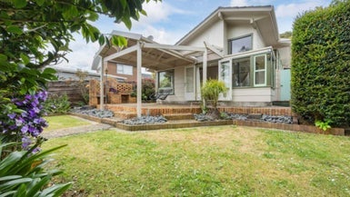 11 Lemnos Place, Titirangi, Auckland - Carousel 1