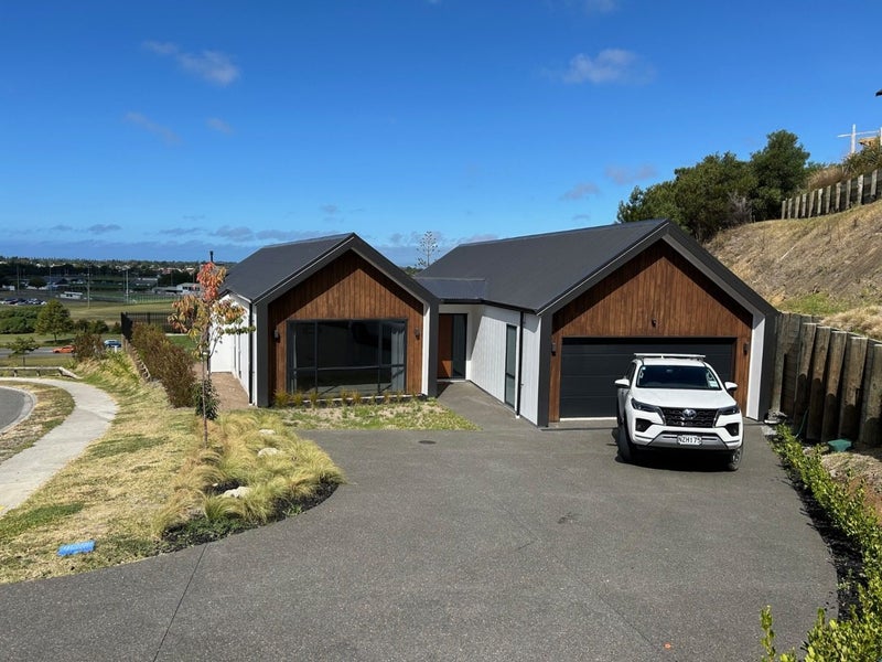 75 Oak Road, Poraiti, Napier - Carousel 1