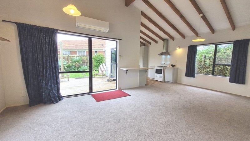 2/5 Owairaka Avenue, Mount Albert, Auckland - Carousel 2