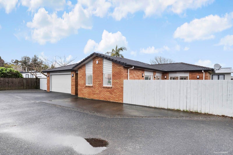 11A Poinsettia Place, Henderson, Auckland - Carousel 2