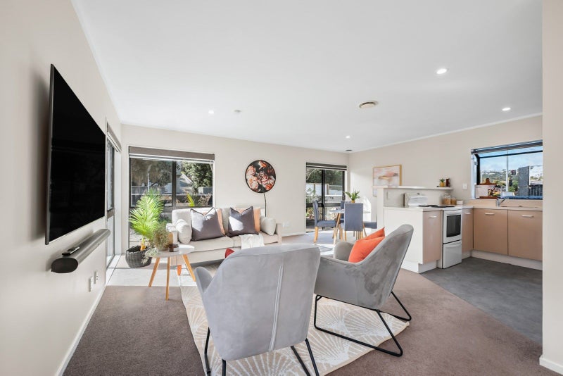 63 Mana Esplanade, Paremata, Porirua - Carousel 1