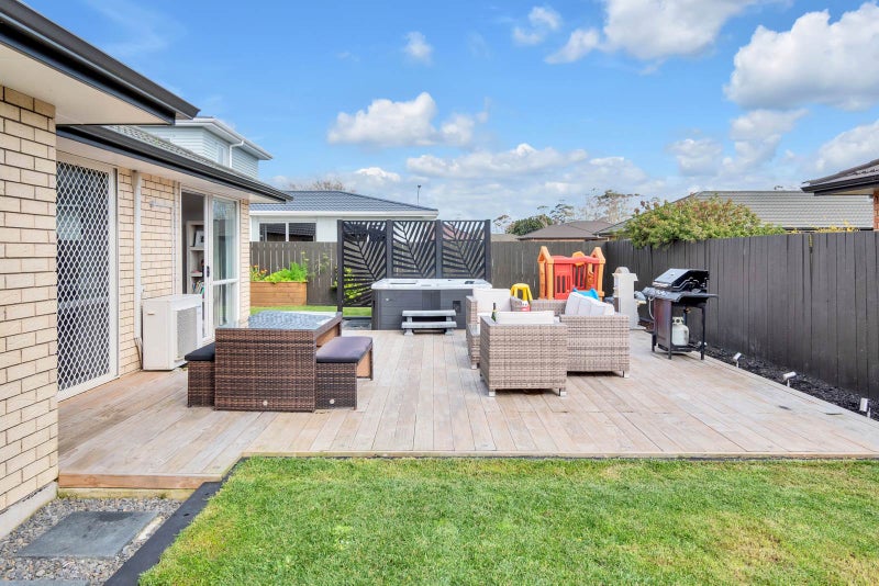 30 Chic Gardens, Parakai, Helensville - Carousel 1