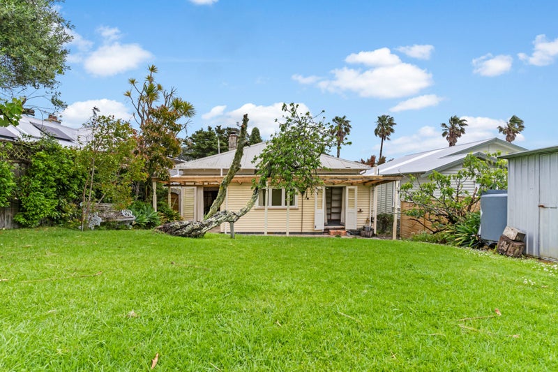 6 Cautley Street, Stanley Point, Auckland - Carousel 2