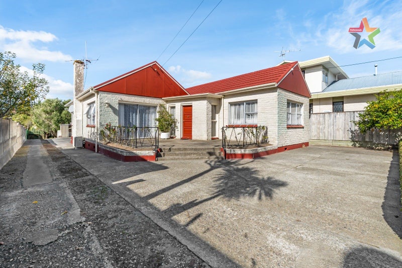 17 Charleston Avenue, Boulcott, Lower Hutt - Carousel 1