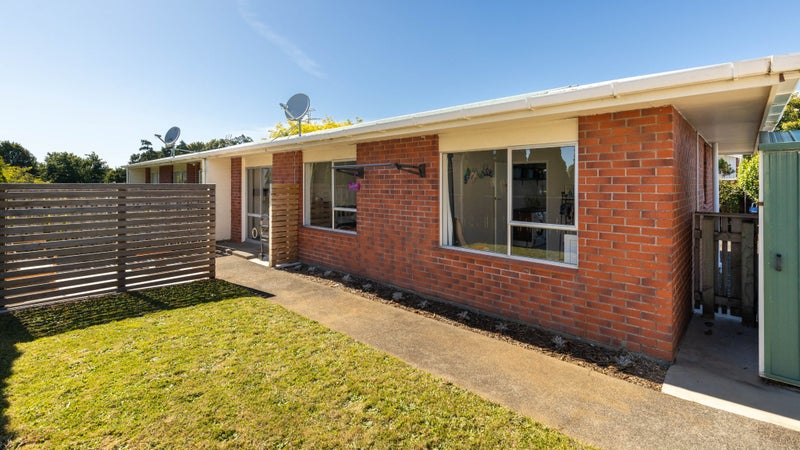 1/10 Brierley Place, Marfell, New Plymouth - Carousel 1