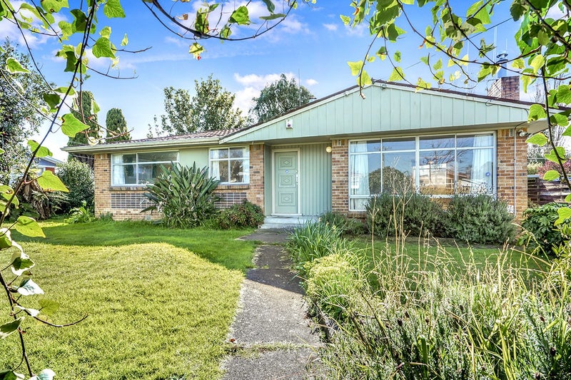 23 Lewis Street, Glenview, Hamilton - Carousel 1