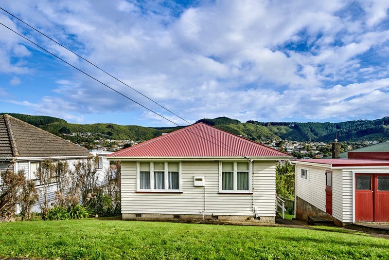 22 Taylor Terrace, Tawa, Wellington - Carousel 1