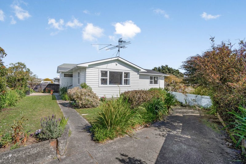 16 Clematis Grove, Maungaraki, Lower Hutt - Carousel 1