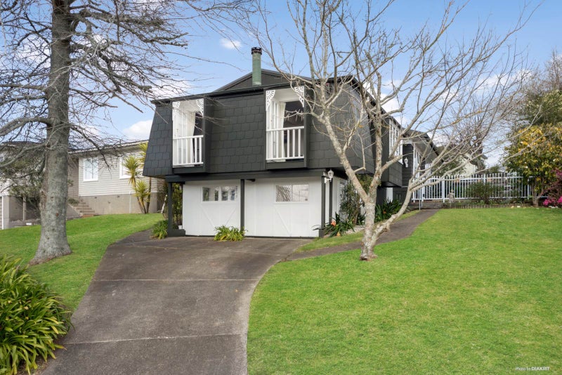 8 Caronia Crescent, Lynfield, Auckland - Carousel 1