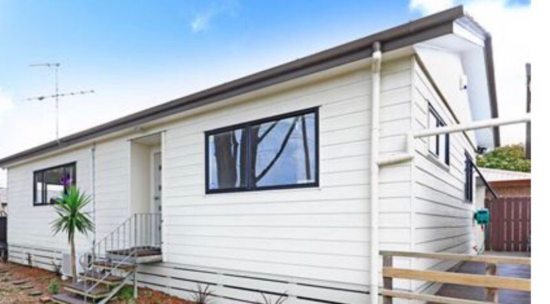 1/2 Senecio Place, Weymouth, Auckland - Carousel 1