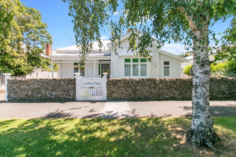 20 Rocklands Avenue, Mount Eden, Auckland - Carousel 1