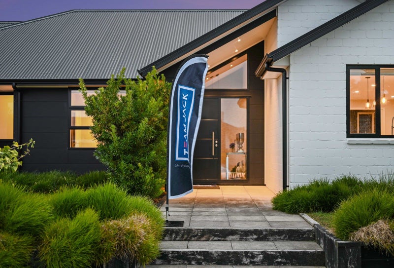 2 Helen June Avenue, Flagstaff, Hamilton - Carousel 1