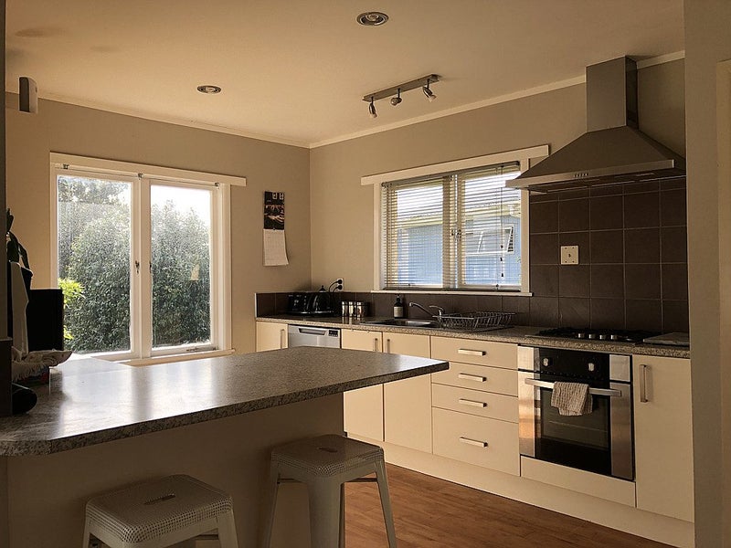 24 Storey Avenue, Forest Lake, Hamilton - Carousel 2